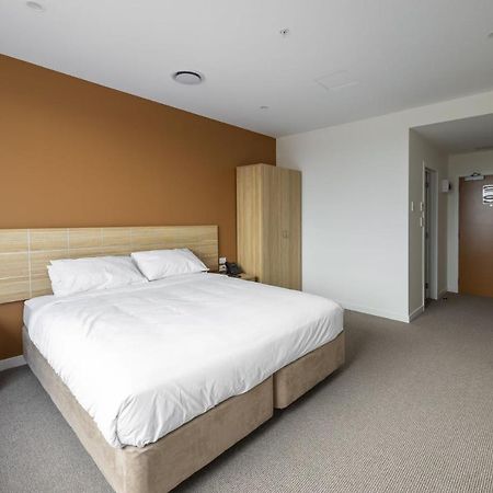 Manha Hotel Auckland Airport Экстерьер фото