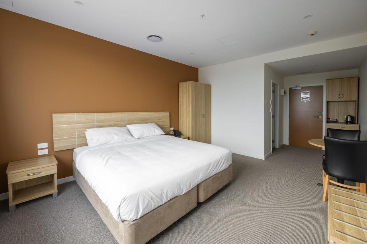 Manha Hotel Auckland Airport Экстерьер фото