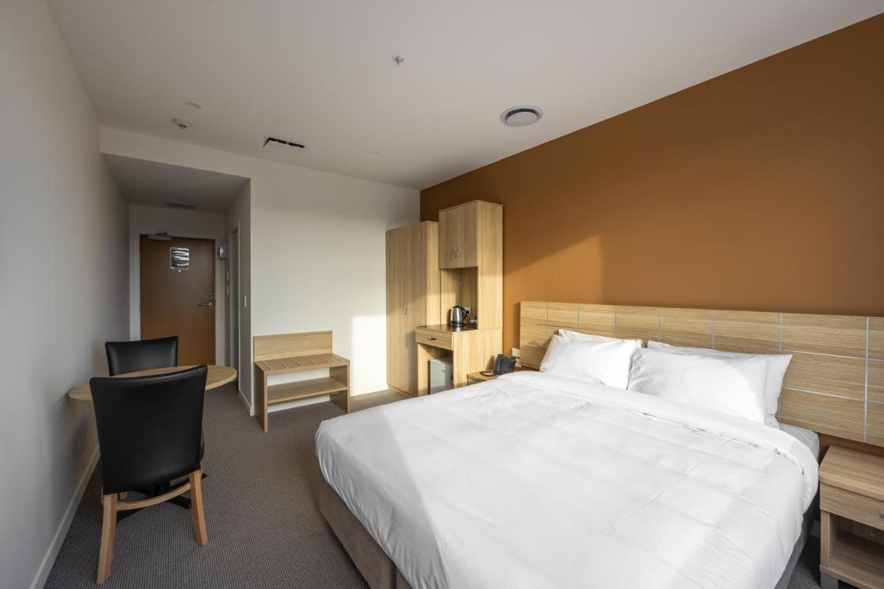 Manha Hotel Auckland Airport Экстерьер фото