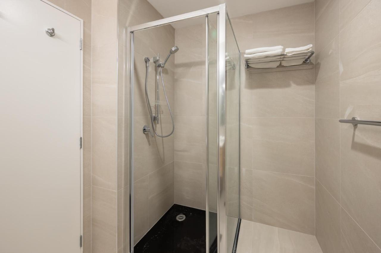 Manha Hotel Auckland Airport Экстерьер фото
