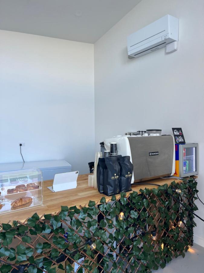 Manha Hotel Auckland Airport Экстерьер фото
